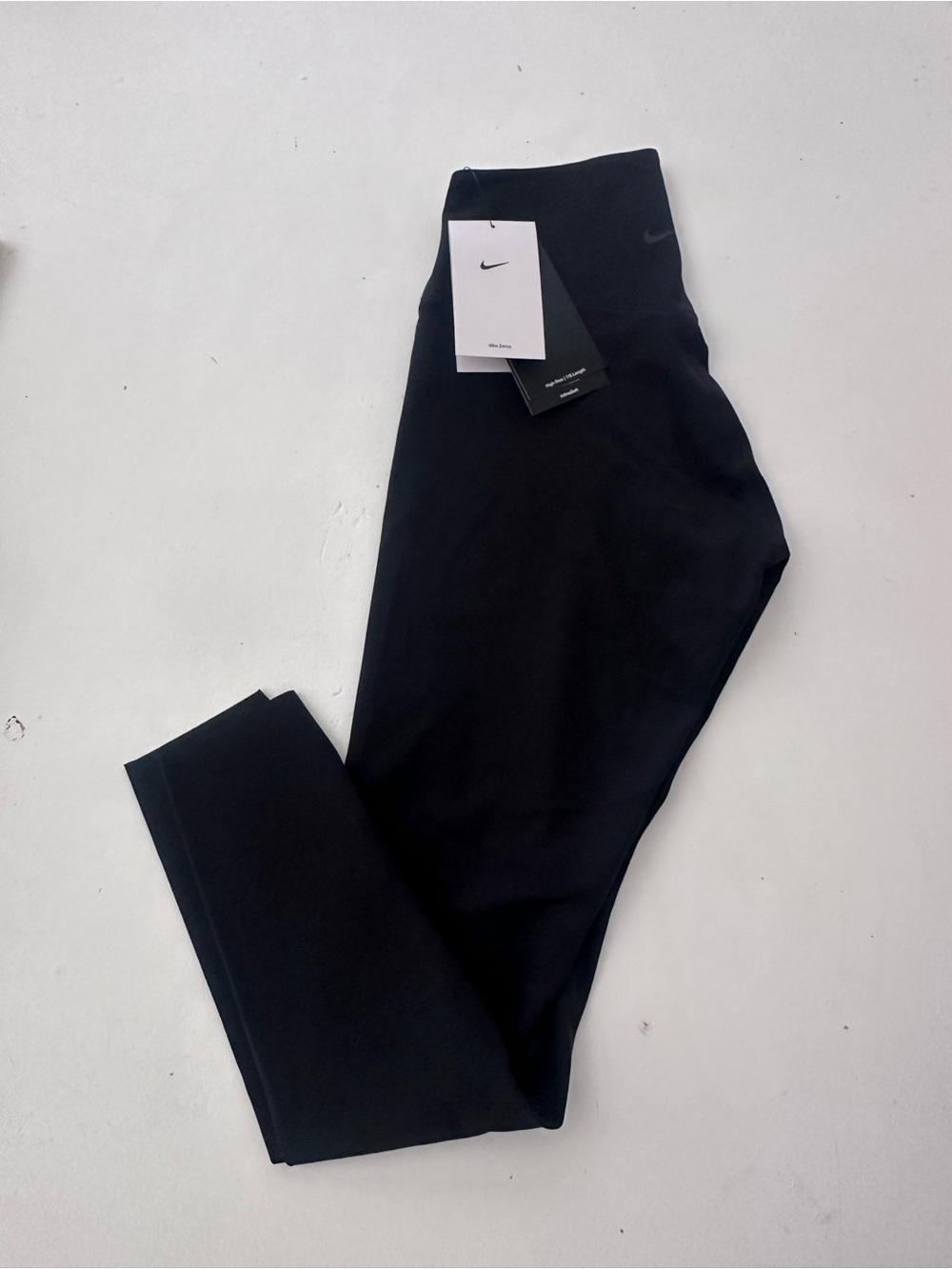 Nike Zenvy

Women's High-Waisted 7/8 Leggings with No Front Seam
